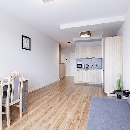 Fajny Apartament Z Parkingiem, Obok Metra. Warschau Exterior foto