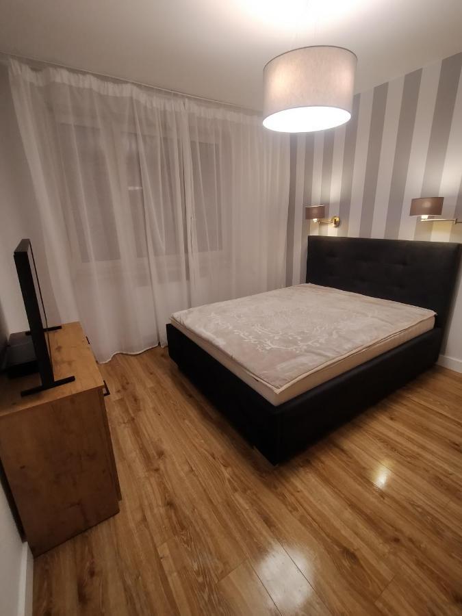 Fajny Apartament Z Parkingiem, Obok Metra. Warschau Exterior foto