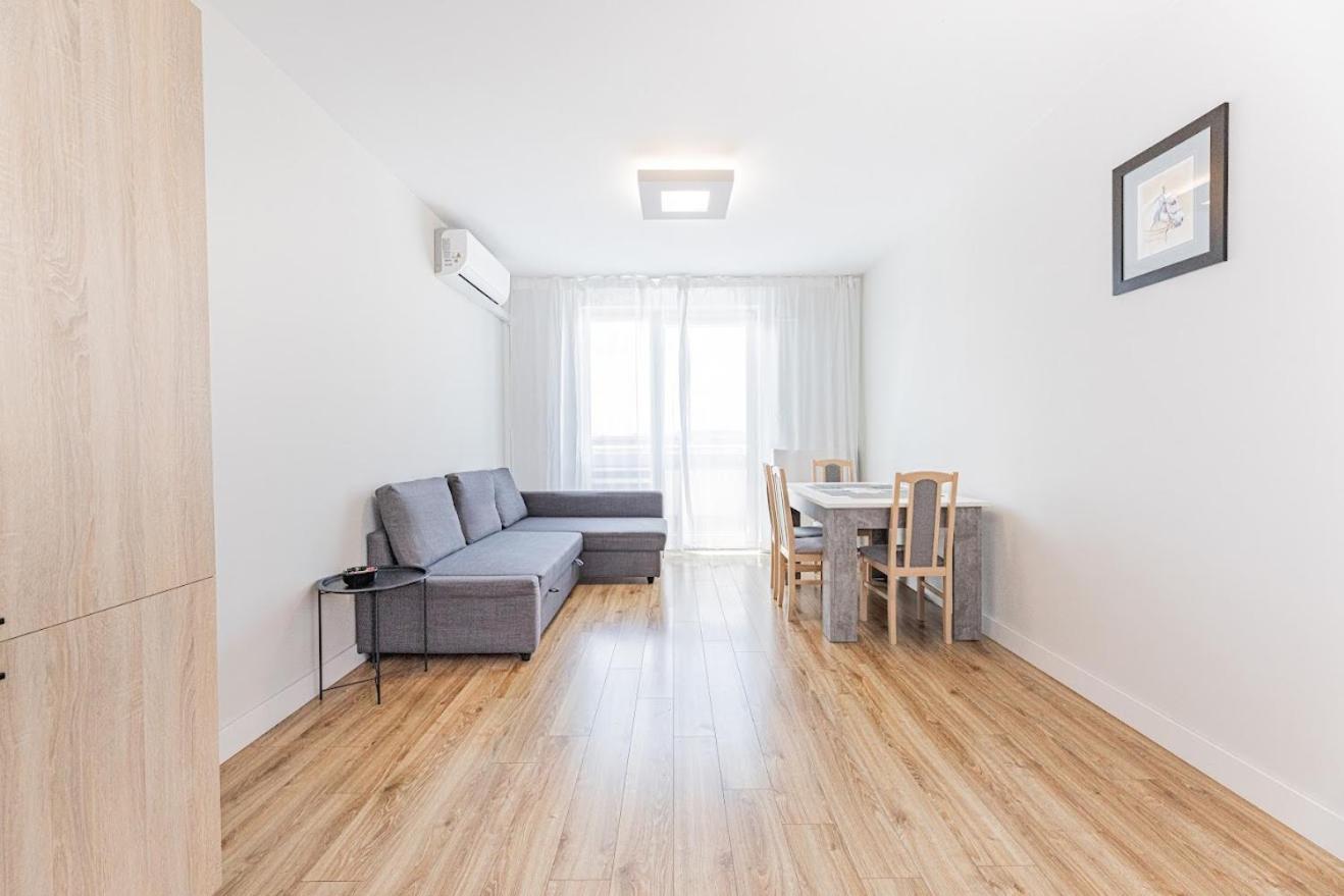 Fajny Apartament Z Parkingiem, Obok Metra. Warschau Exterior foto